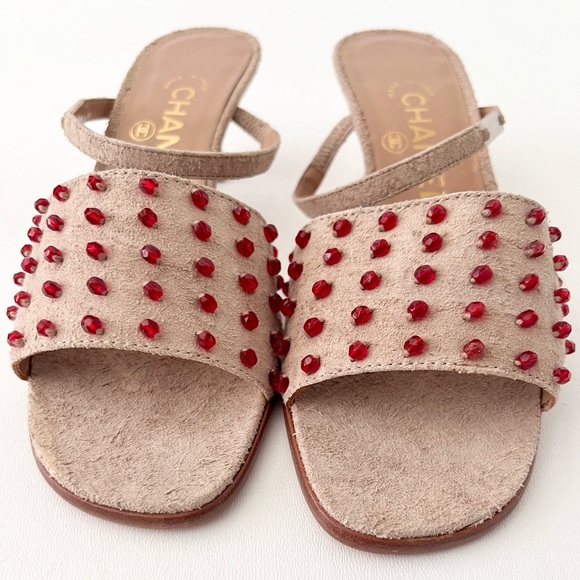 CHANEL | Vintage Y2K Tan Suede Red Embellished Mule Lucite Kitten Heel Sandal - Picture 8 of 16